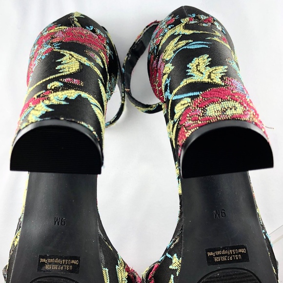 🆕Guess Floral Brocade Chunky Heel Sandal Size 9 - Picture 2 of 8